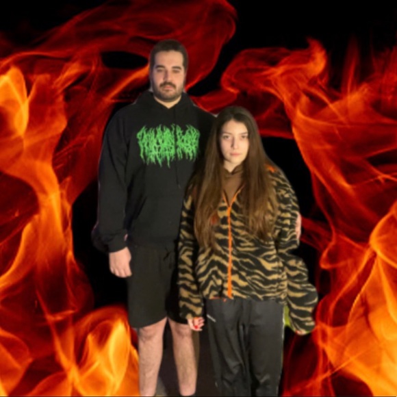 Meet your Posher, Robyn 💜 - Picture 5 of 6